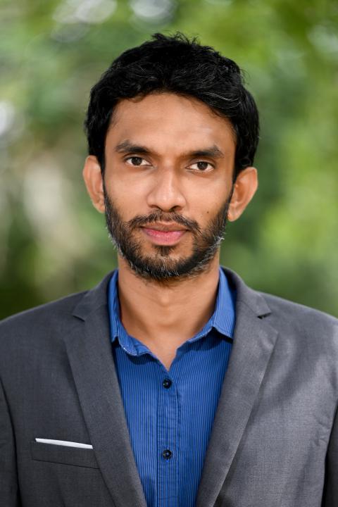 Profile photo of Ravinath Alahakoon wearing a blue shirt and gray jacket.